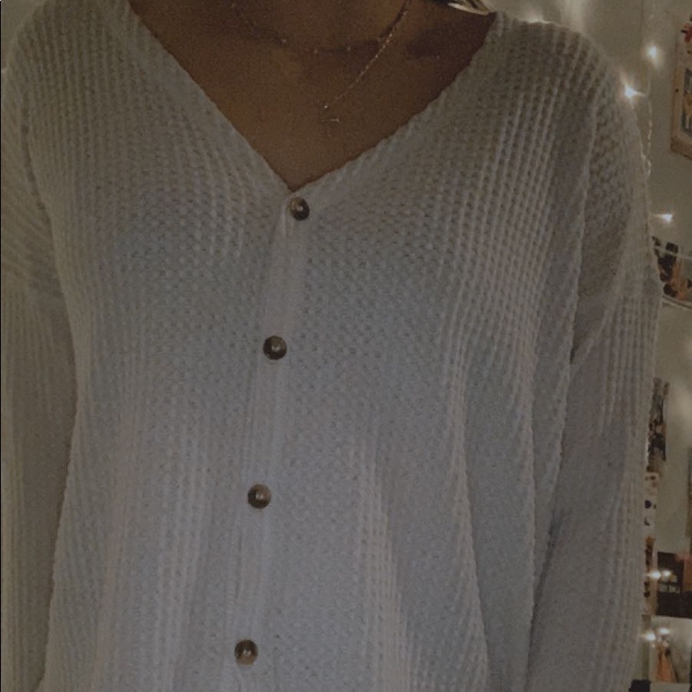 Cute buttoned down v neck sweater!